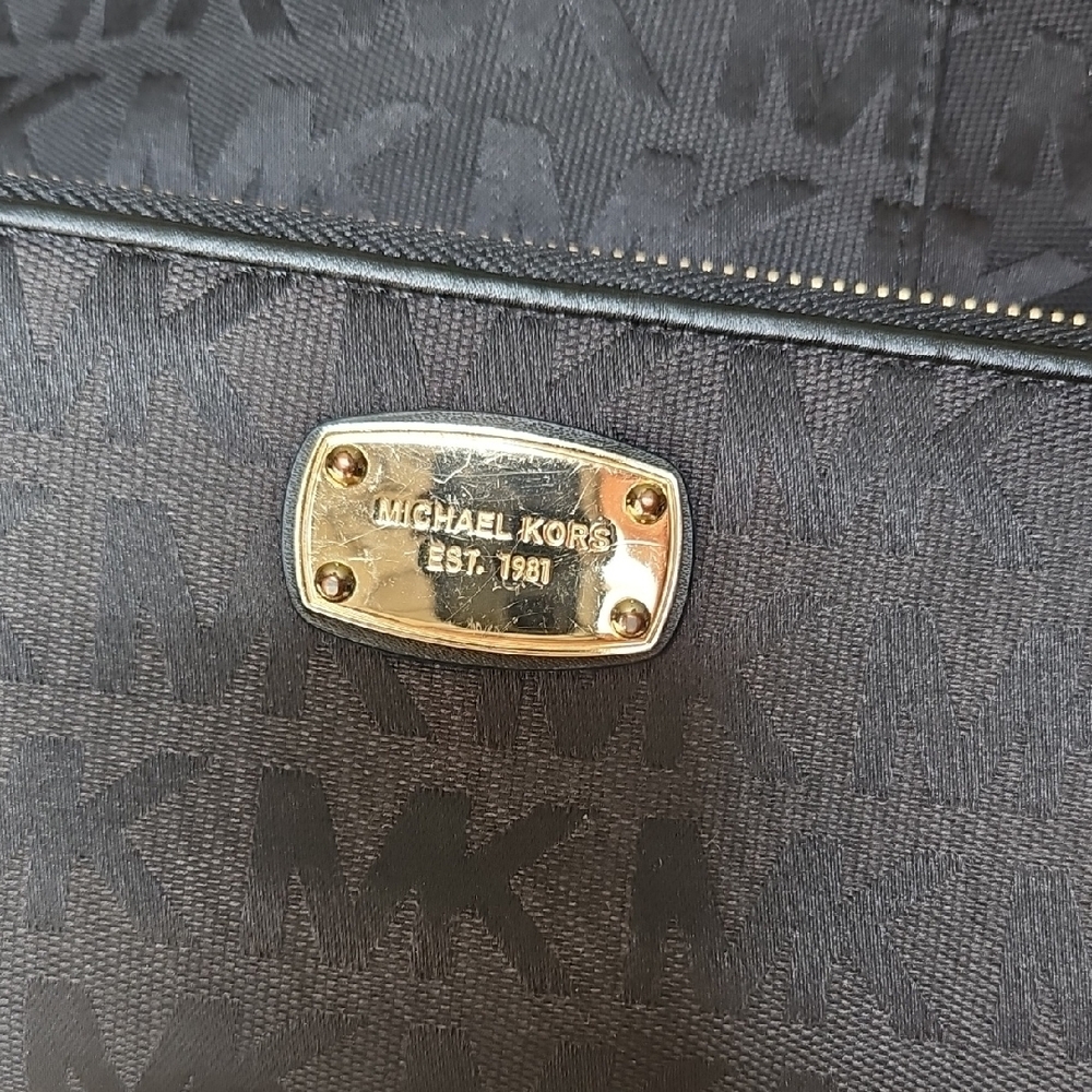 Michael Kors Signature Black Tote and Wallet - Picture 3 of 11